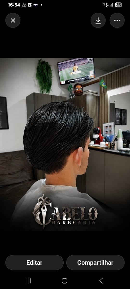 Cliente corte na tesoura